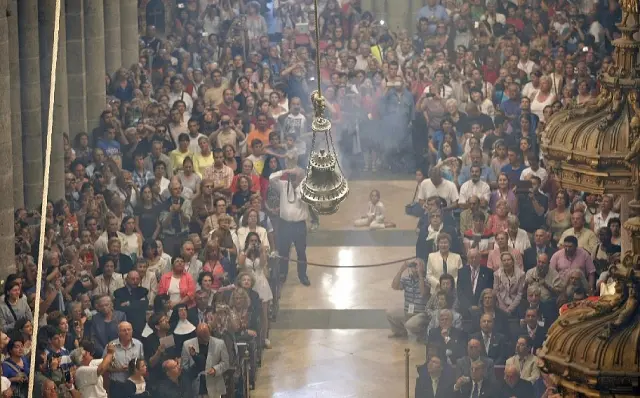 La Misa del Peregrino y el Botafumeiro: Un Encuentro Espiritual en Santiago de Compostela - Cómo acceder a la misa del peregrino misa del peregrino - Cómo acceder a la misa del peregrino
