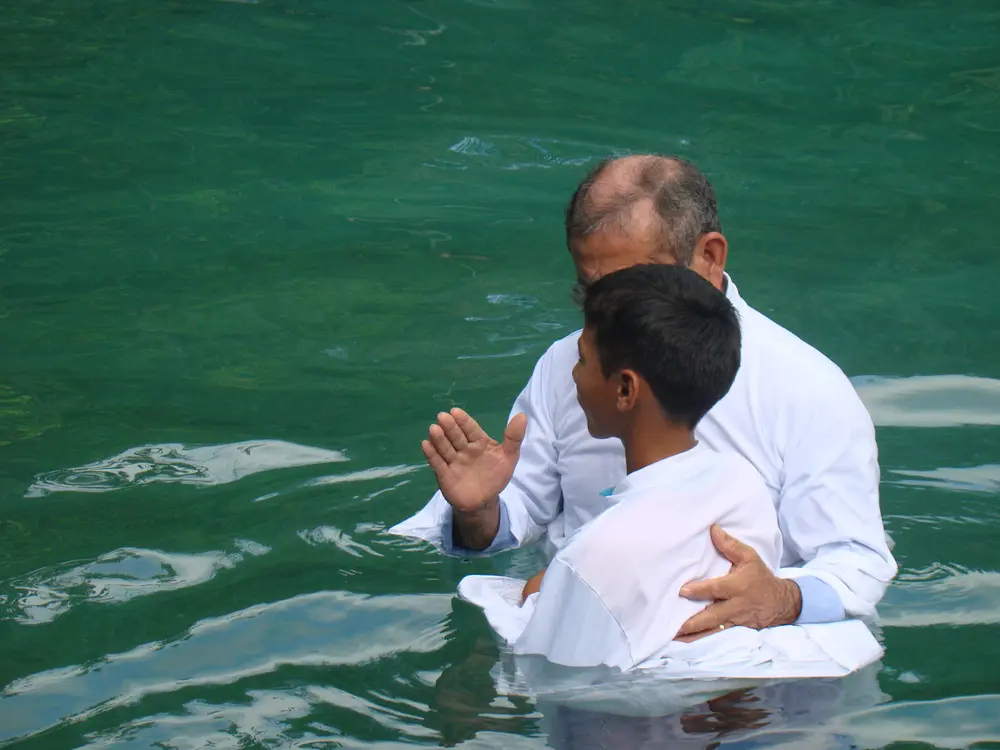El Bautismo en Agua en la Iglesia Evangélica: Un Rito de Renovación Espiritual - Cómo es el bautismo de los evangélicos bautismo en agua iglesia evangelica - Cómo es el bautismo de los evangélicos