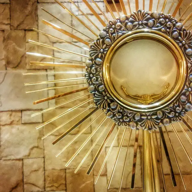 La Hora Santa: Un Encuentro Profundo con Dios - Cómo hacer una hora de Adoración al Santísimo hora santa por la iglesia - Cómo hacer una hora de Adoración al Santísimo
