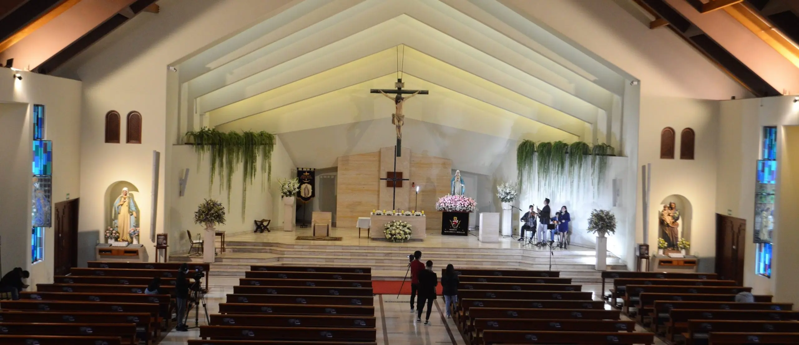 El Corazón de la Fe: Analizando la Parte Central de una Iglesia - Cómo se llama el centro de una iglesia parte central de una iglesia - Cómo se llama el centro de una iglesia