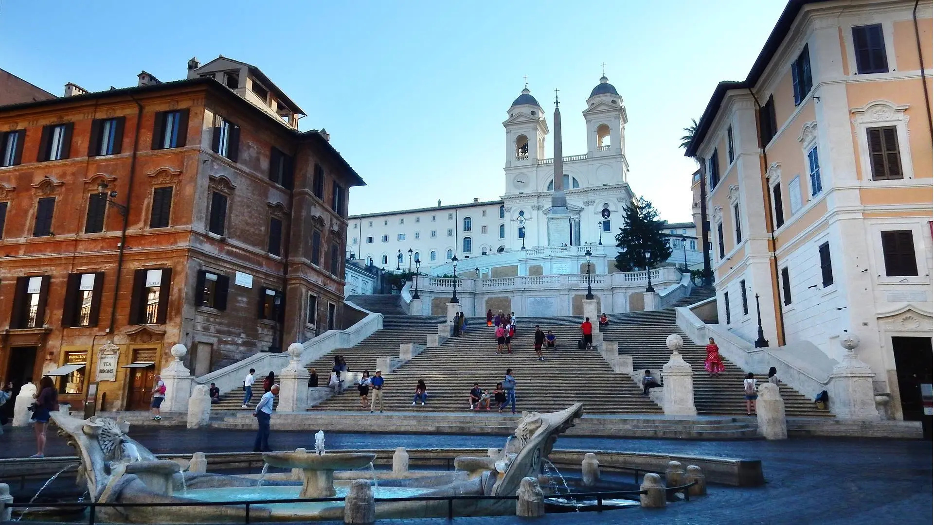 iglesia plaza españa roma - Cómo se llama la fuente de la Plaza de España en Roma