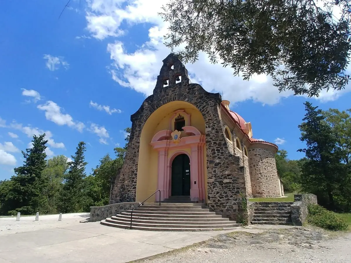 horarios de misa en la gruta de alta gracia cordoba - Cómo se llama la iglesia de Alta Gracia