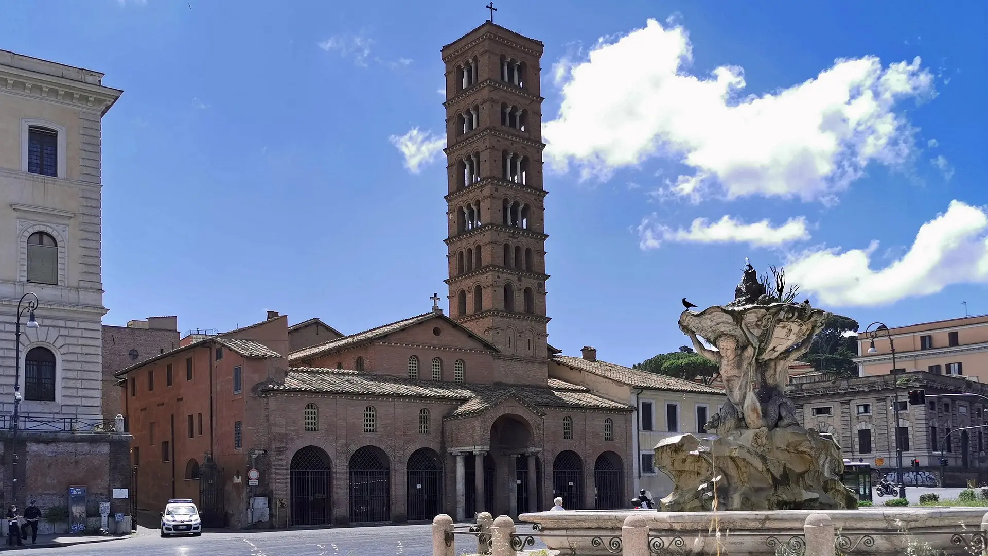 La Iglesia de Santa María en Cosmedin: Un Tesoro Oculto en el Corazón de Roma - Cómo se llama la iglesia más grande de Roma iglesia de santa maria in cosmedin roma - Cómo se llama la iglesia más grande de Roma