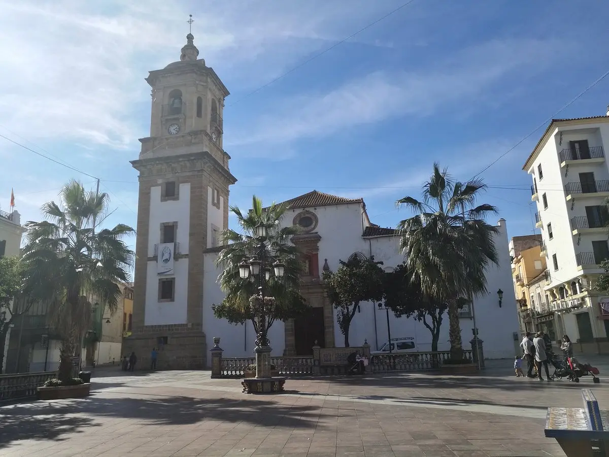 La Plaza Mitre: Corazón Histórico de San Isidro - Cómo se llama la plaza de la Municipalidad de San Isidro plaza iglesia san isidro - Cómo se llama la plaza de la Municipalidad de San Isidro