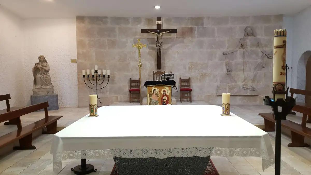 La Sagrada Liturgia: Preparando el Altar para la Misa - Cómo se prepara el altar como se prepara el altar para la misa - Cómo se prepara el altar