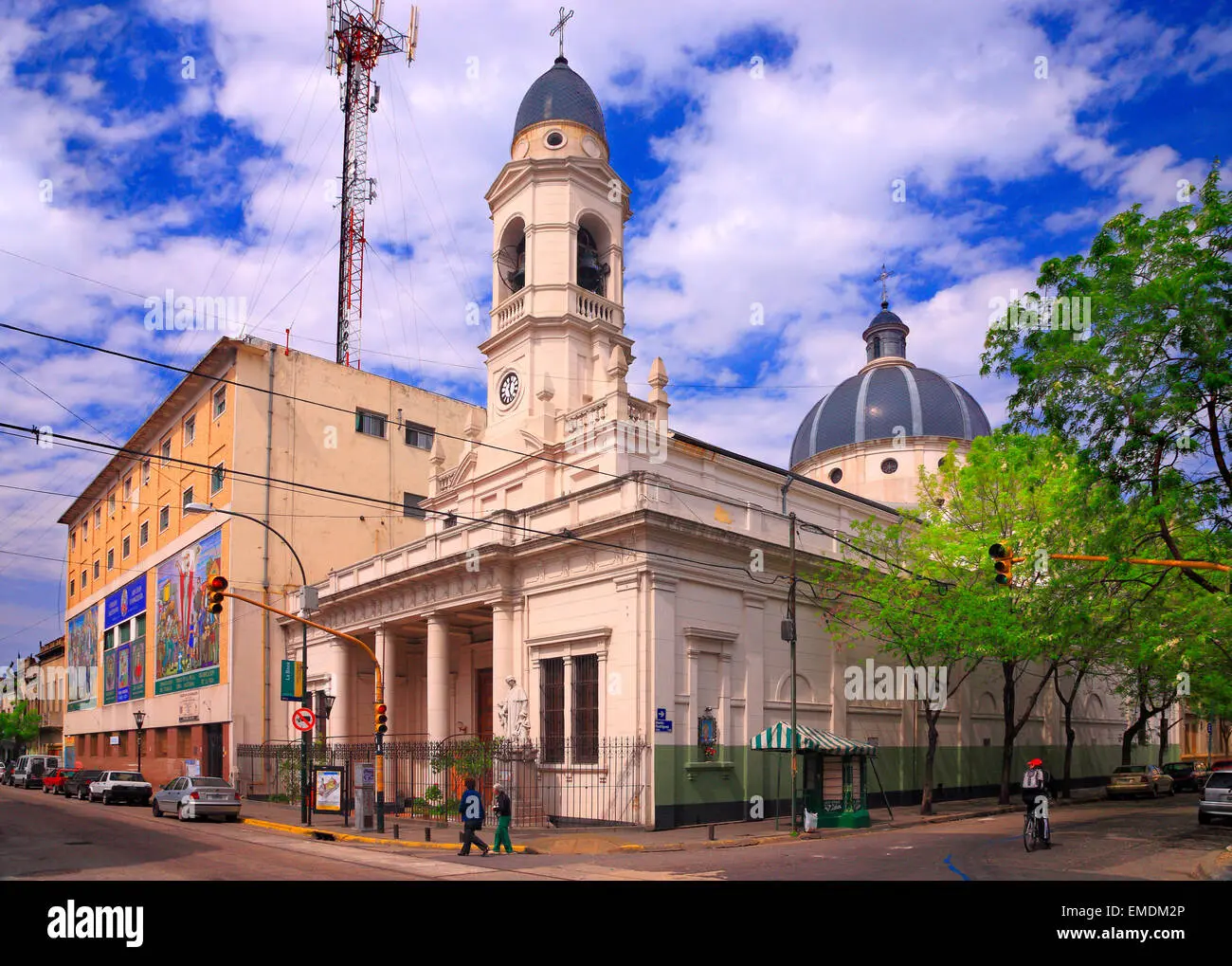 La Iglesia de San Juan Evangelista: Un Recorrido por la Historia, el Arte y la Espiritualidad - Cómo se representa a San Juan Evangelista iglesia san juan evangelista - Cómo se representa a San Juan Evangelista