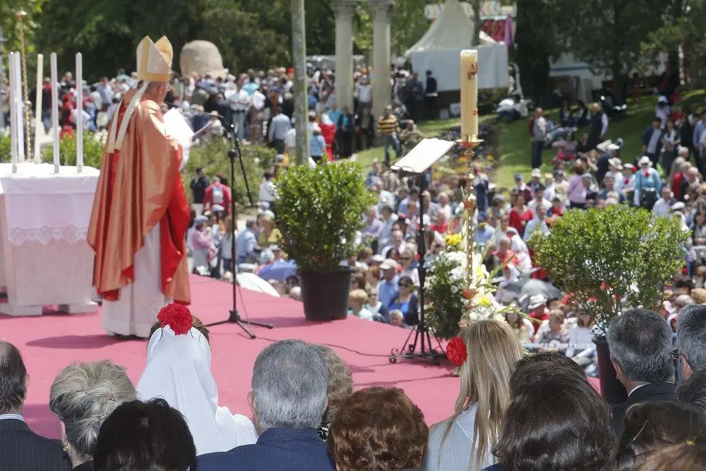 La Misa de Campaña: Un Viaje a Través de la Liturgia y la Historia - Cómo se tocan las campanas en la misa misa de campaña - Cómo se tocan las campanas en la misa