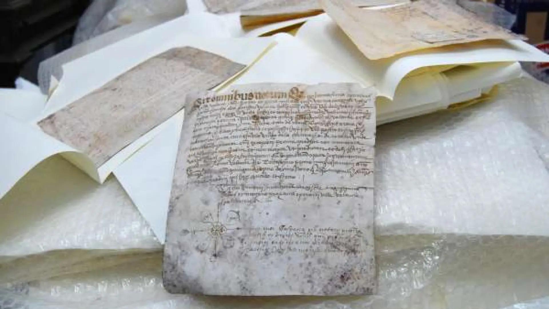 Los Libros Más Antiguos Que la Biblia: Un Viaje a Través de la Historia Escrita - Cuál es el primer libro en el mundo libros mas antiguos que la biblia - Cuál es el primer libro en el mundo