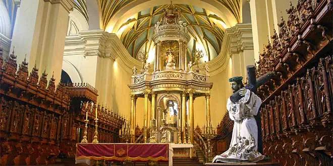 iglesia secular - Cuál es la diferencia entre el clero regular y secular