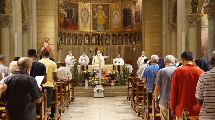 El Sacerdote en la Misa: Un Tutorial Espiritual y Servidor de la Comunidad - Cuál es la función de un sacerdote en una parroquia sacerdote en misa - Cuál es la función de un sacerdote en una parroquia