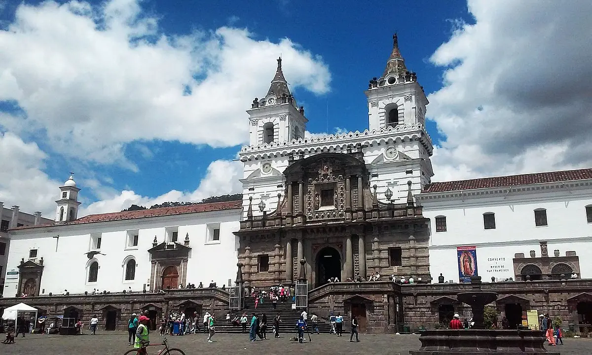 La Iglesia de San Francisco: Un Tesoro Histórico y Artístico en Quito - Cuál es la iglesia más antigua de Quito quito iglesia san francisco - Cuál es la iglesia más antigua de Quito