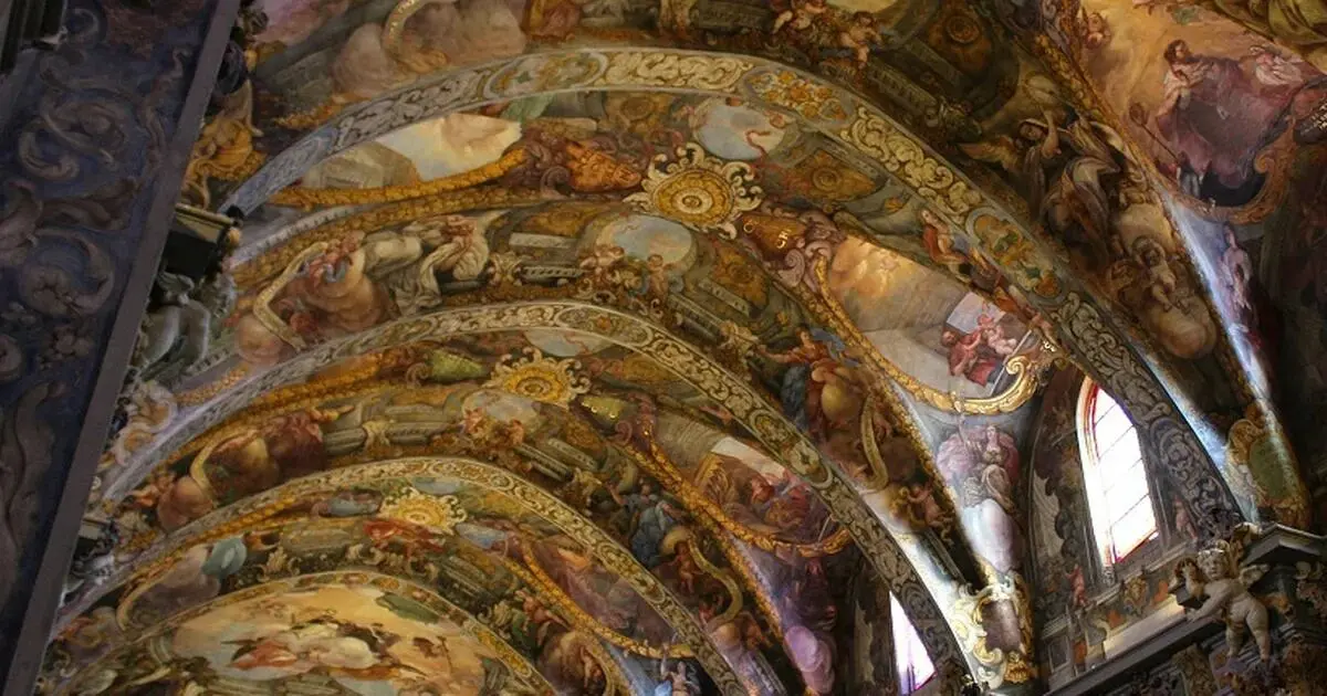 Iglesia de San Nicolás de Bari y San Pedro Mártir: Un Tesoro Gótico en Burgos - Cuál es la iglesia más bonita de Valencia iglesia de san nicolás de bari y san pedro mártir - Cuál es la iglesia más bonita de Valencia