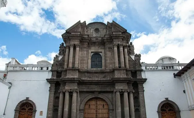 El Sagrario: Un Espacio Sagrado en el Corazón de la Iglesia - Cuál es la importancia del sagrario sagrario iglesia - Cuál es la importancia del sagrario