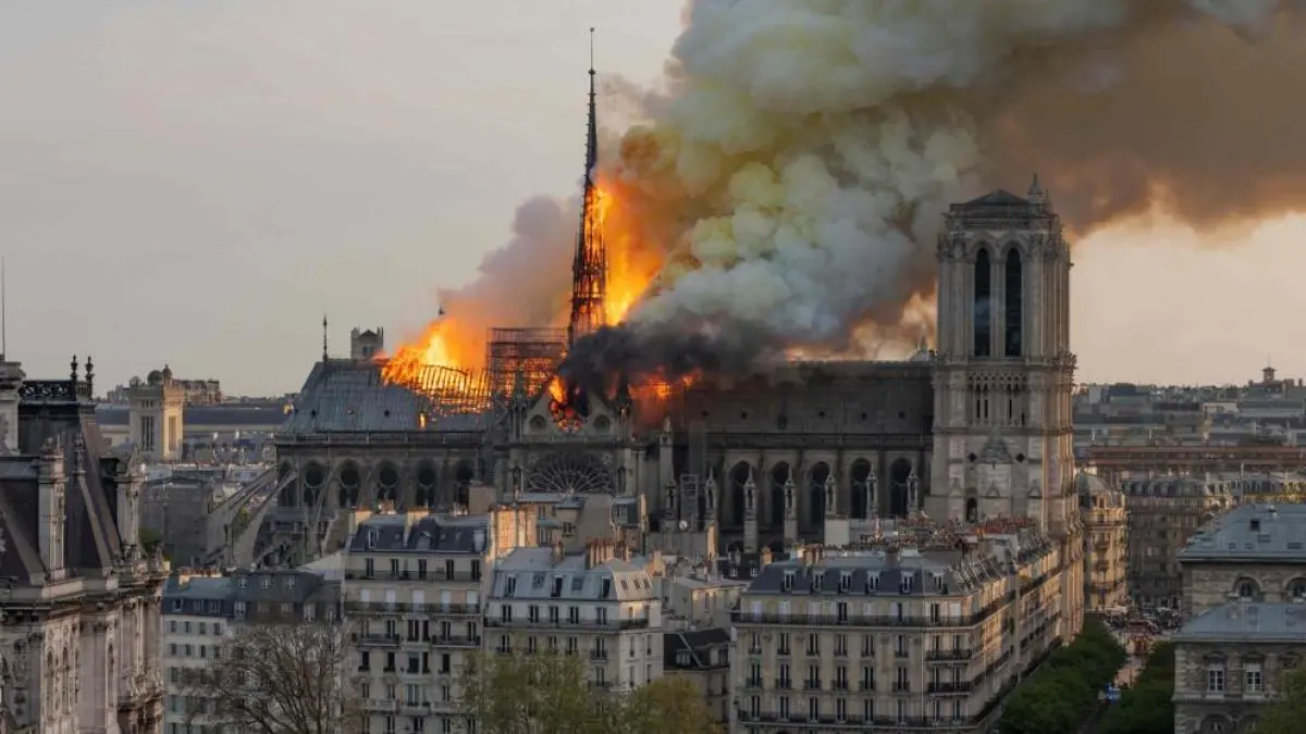se prendio fuego la iglesia de notre dame - Cuándo se prendio fuego la iglesia de Notre Dame