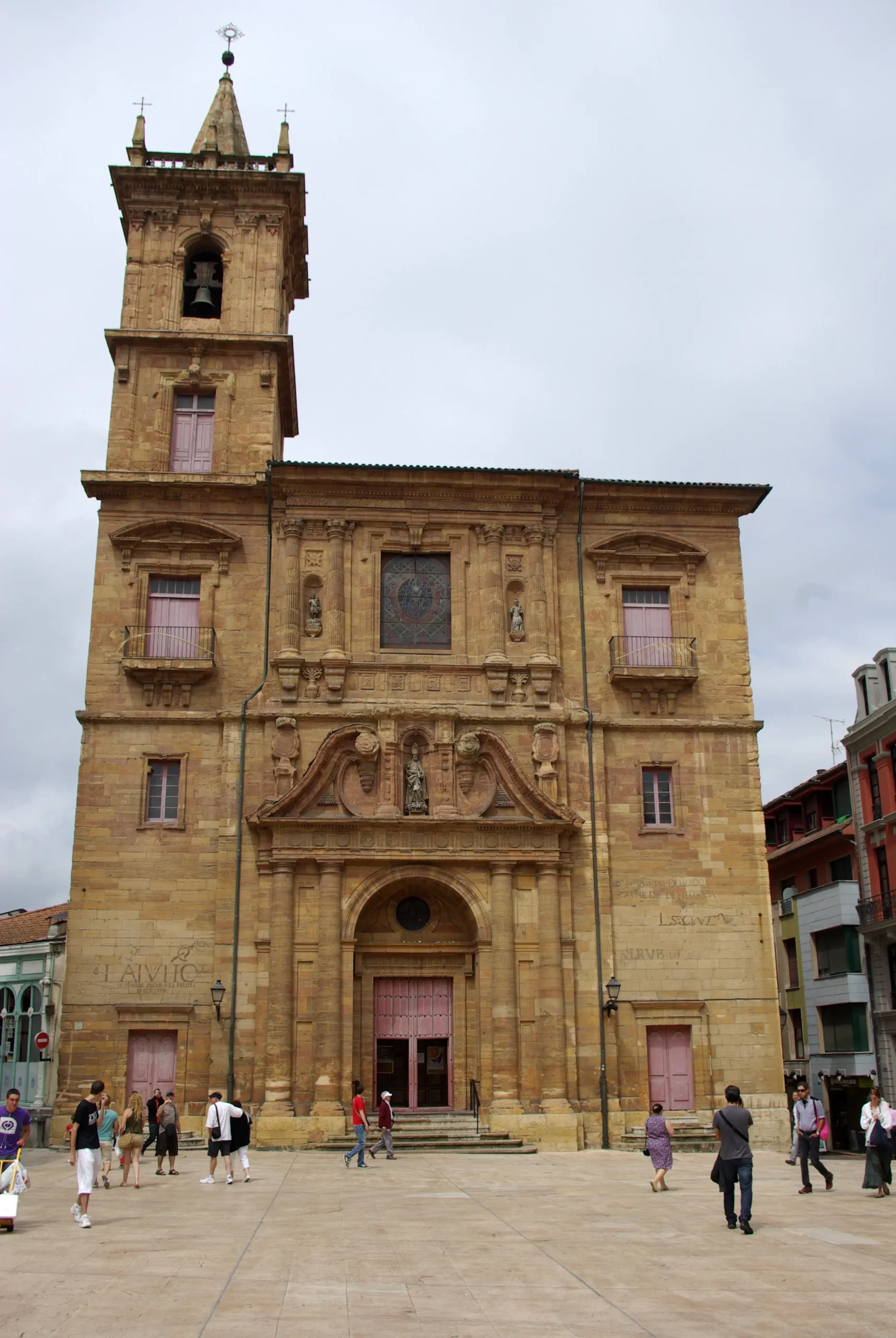 La Iglesia de San Isidoro de Oviedo: Un Tesoro del Románico Asturiano - Cuántas iglesias hay en Oviedo iglesia de san isidoro oviedo - Cuántas iglesias hay en Oviedo