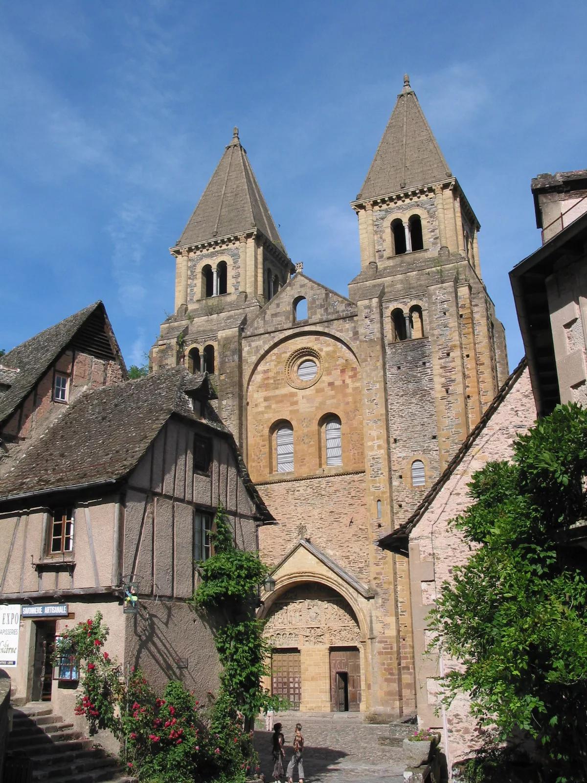 La Iglesia de Sainte-Foy de Conques: Un Tesoro Románico en Francia - Cuántas naves tiene Santa Fe de Conques iglesia de sainte foy - Cuántas naves tiene Santa Fe de Conques