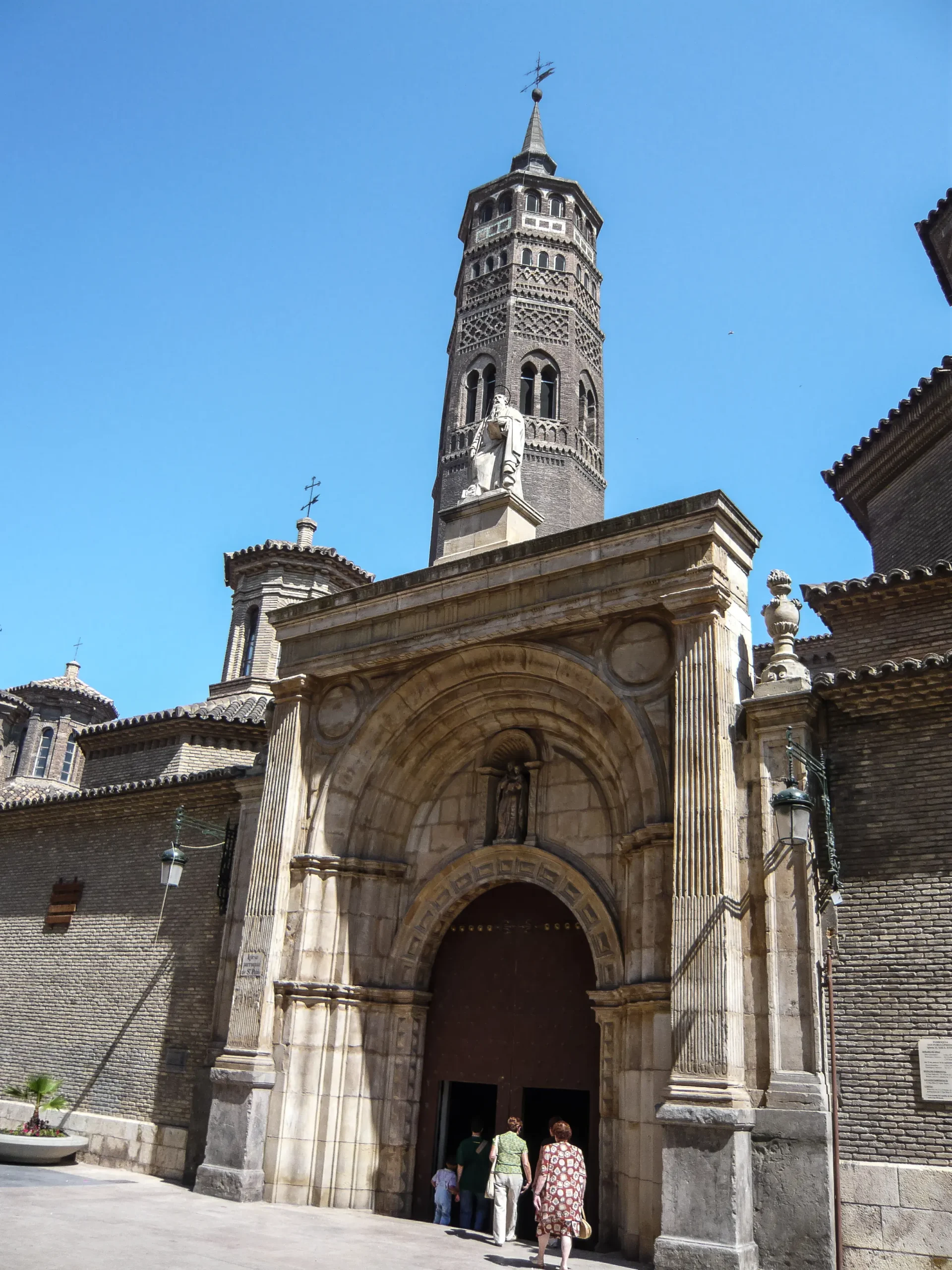 Iglesia de Zaragoza a sus Joyas Arquitectónicas - Cuánto cuesta entrar a la catedral de Zaragoza iglesia de zaragoza - Cuánto cuesta entrar a la catedral de Zaragoza