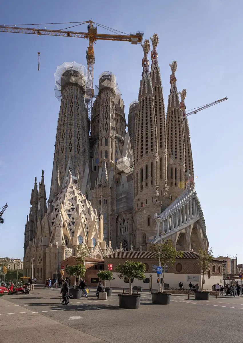 La Iglesia del Sagrado Corazón: Un Icono de Montmartre - Cuánto cuesta la entrada a Montmartre iglesia de la sagrada familia paris - Cuánto cuesta la entrada a Montmartre