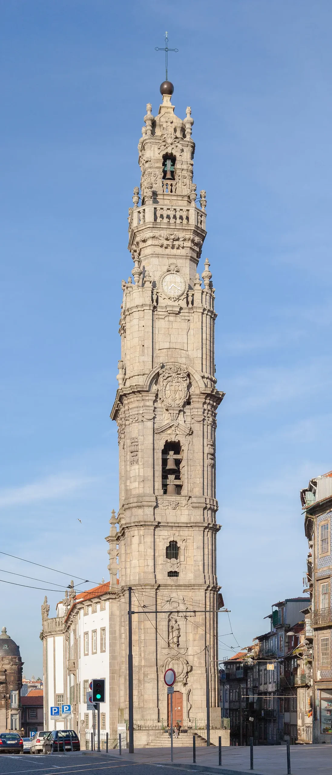 Iglesia y Torre de los Clérigos: Un Icono de Oporto - Cuánto mide la Torre de los Clérigos iglesia y torre de los clérigos - Cuánto mide la Torre de los Clérigos