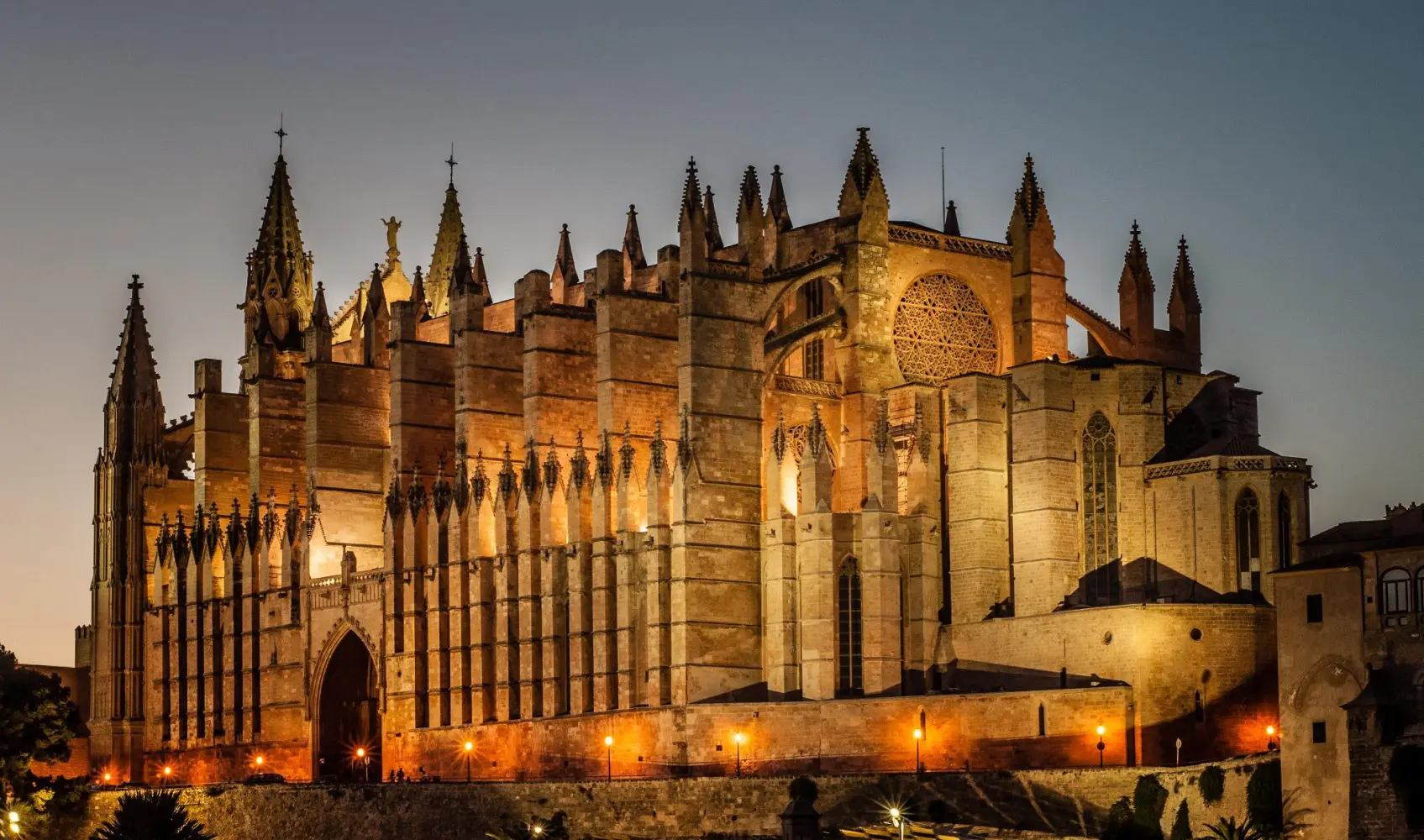 Un viaje a través de la historia: Iglesias en Palma de Mallorca - Cuánto vale la entrada a la Catedral de Palma de Mallorca iglesia en palma de mallorca - Cuánto vale la entrada a la Catedral de Palma de Mallorca