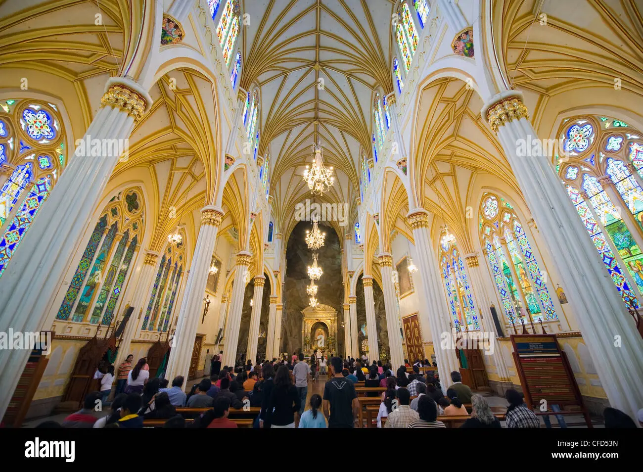 La Iglesia de Las Lajas: Un Santuario de Fe y Belleza - Cuántos escalones tiene la Iglesia de Las Lajas iglesia de las lajas por dentro - Cuántos escalones tiene la Iglesia de Las Lajas