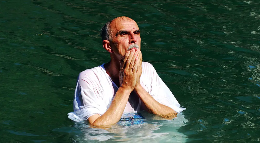 Personajes Bíblicos Bautizados en Agua: Un Viaje a través de la Historia Sagrada - Cuántos fueron bautizados en la Biblia personajes de la biblia que fueron bautizados en agua - Cuántos fueron bautizados en la Biblia