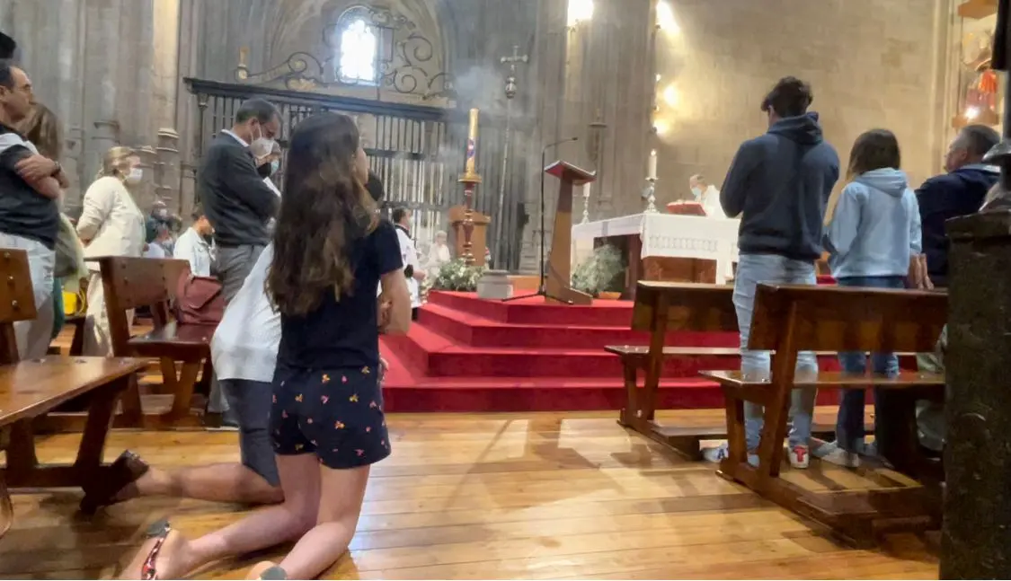 Arrodillarse en la Iglesia: Un gesto de humildad y devoción - Donde dice en la Biblia que hay que arrodillarse arrodillarse en la iglesia - Donde dice en la Biblia que hay que arrodillarse