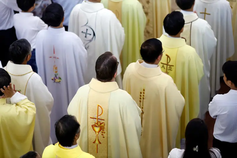celibato de sacerdotes en la iglesia catolica - Donde dice la Biblia que los sacerdotes no deben casarse