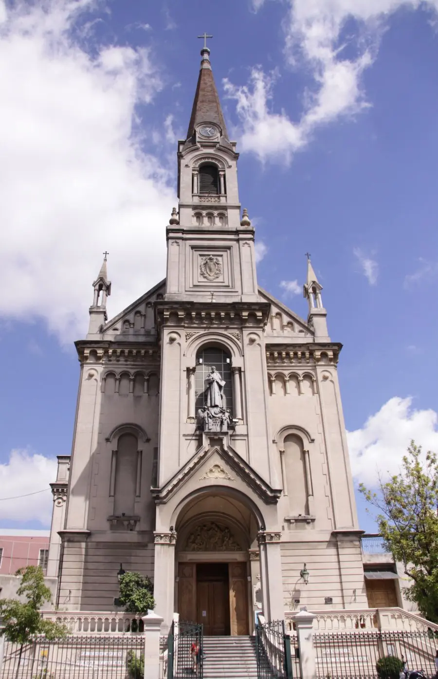 La Iglesia de San José de Calasanz en Caballito: Un Legado de Fe y Educación - Dónde está la tumba de José de Calasanz iglesia san jose de calasanz caballito - Dónde está la tumba de José de Calasanz