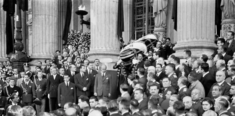 Eva Perón y la Iglesia: Una Relación Compleja - Existe separación de iglesia y estado en Argentina eva peron y la iglesia - Existe separación de iglesia y estado en Argentina