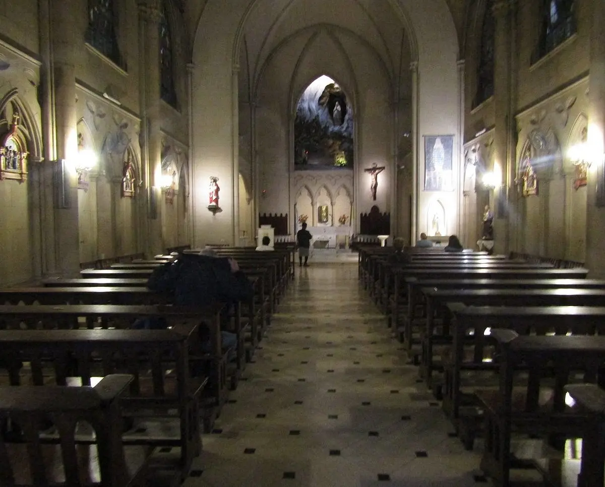La Iglesia de Nuestra Señora de Lourdes: Un Monumento Histórico y Espiritual en Bogotá - Qué barrio es la iglesia de Lourdes iglesia de lourdes flores - Qué barrio es la iglesia de Lourdes