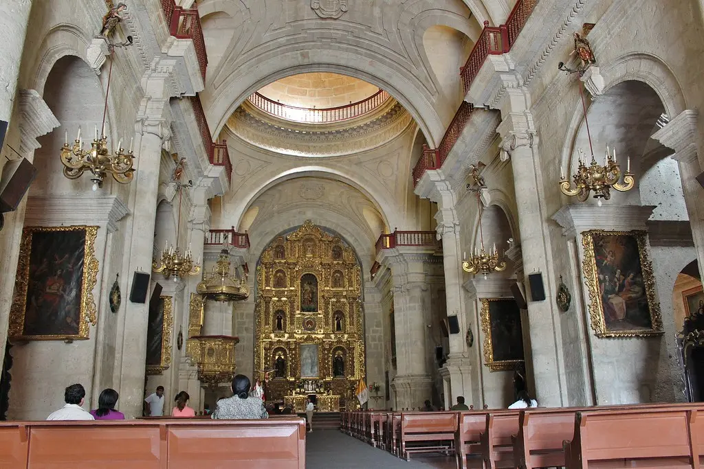 La Iglesia de la Compañía de Jesús: Un Tesoro Arquitectónico en Arequipa - Qué características observa en la arquitectura colonial Iglesia de la Compañía de Jesús Arequipa iglesia de la compañia arequipa arquitectura - Qué características observa en la arquitectura colonial Iglesia de la Compañía de Jesús Arequipa
