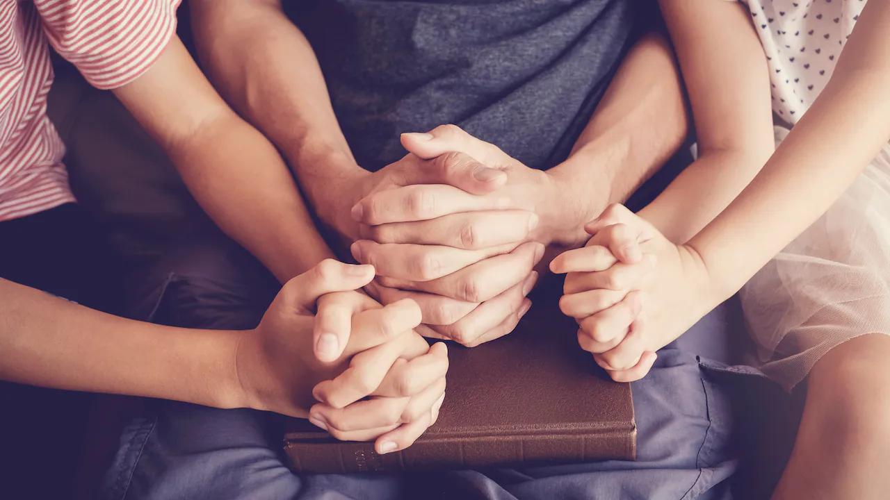 La Biblia y la Muerte de un Ser Querido: Encontrando Consuelo y Esperanza - Que decir cuando alguien muere según la Biblia biblia muerte de un ser querido - Que decir cuando alguien muere según la Biblia
