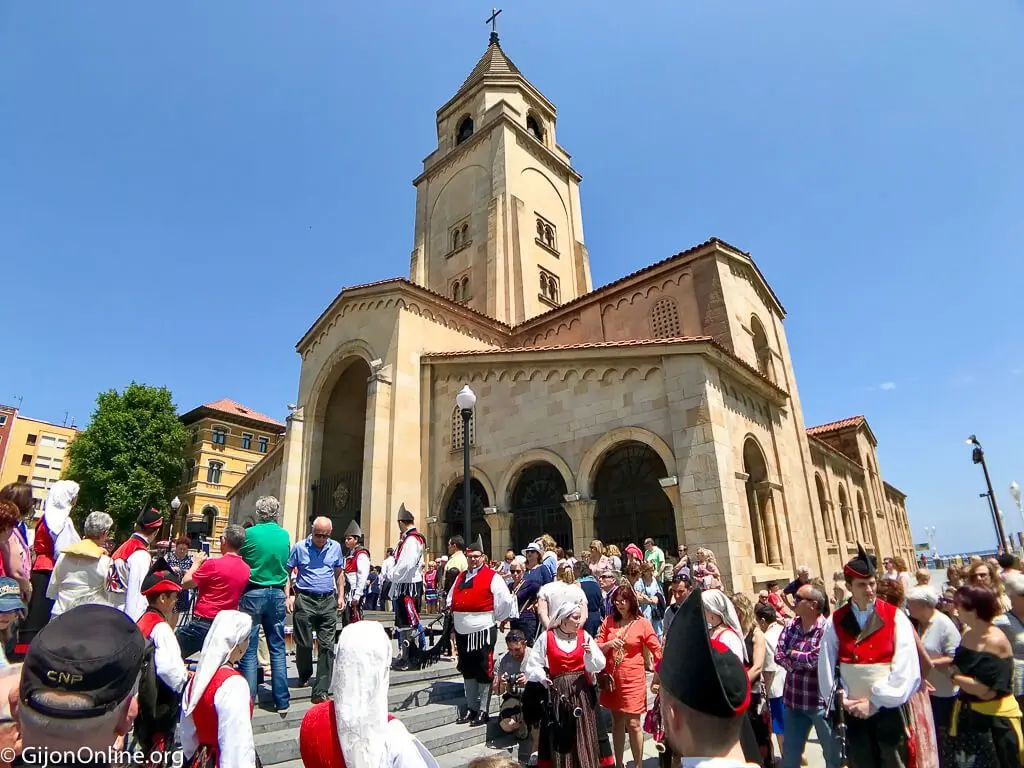 iglesia de san pedro gijon - Qué día es San Pedro en Gijón