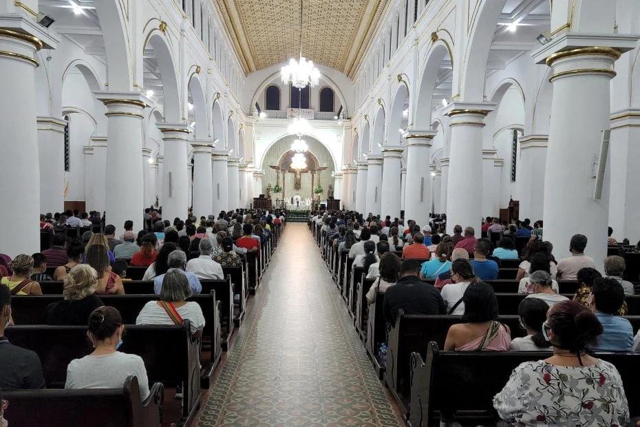 iglesia maria reina de los apostoles - Qué día se celebra María Reina de los Apostoles