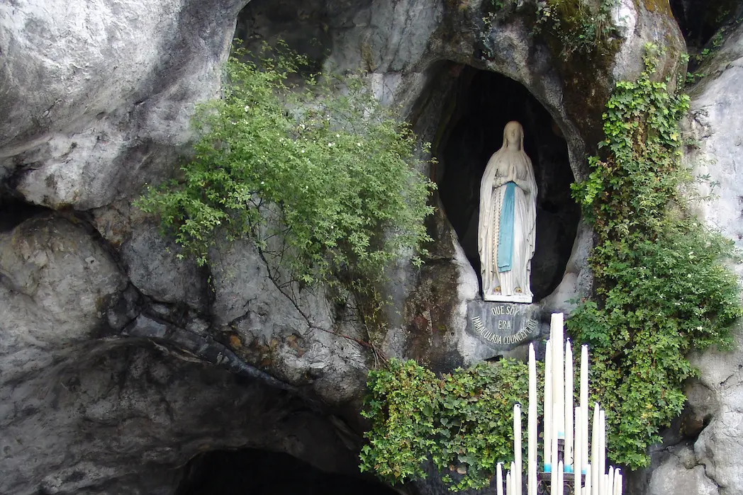 La Gruta de Lourdes: Un Santuario de Fe y Esperanza - Qué días abre la gruta de Lourdes misa en gruta de lourdes - Qué días abre la gruta de Lourdes