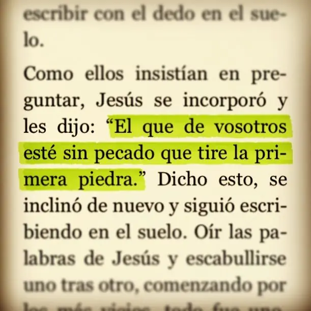 El que tire la primera piedra: Una mirada profunda a Juan 8:7 - Qué dice Juan 8 7 el que tire la primera piedra biblia - Qué dice Juan 8 7
