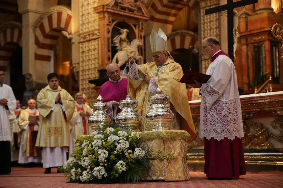 ¿Qué es una Misa Solemne? Un Viaje al Corazón de la Celebración Eucarística - Qué diferencia hay entre una misa solemne y una no solemne que es misa solemne - Qué diferencia hay entre una misa solemne y una no solemne