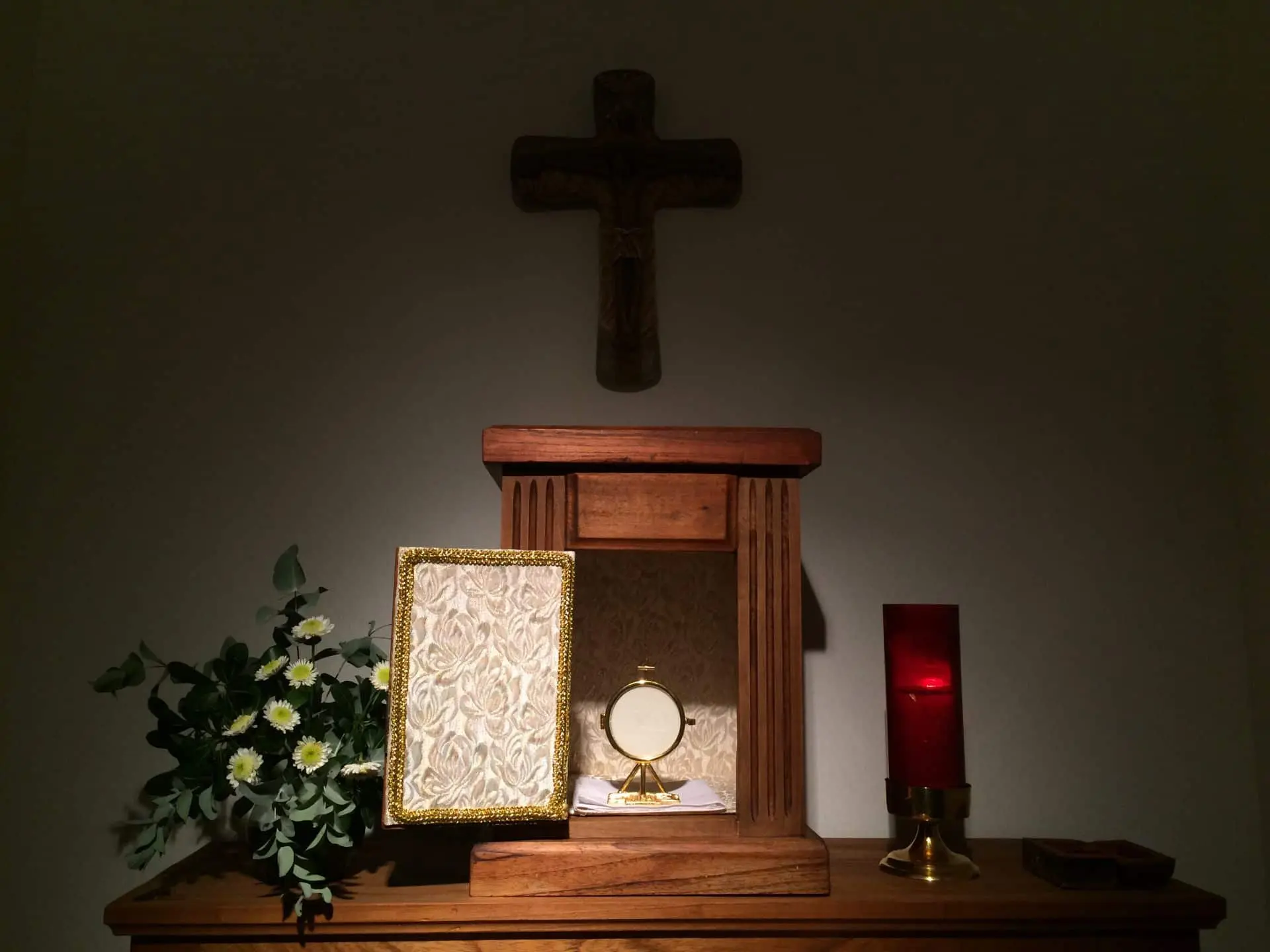 El Sagrario y su Importancia en la Misa Católica - Qué es el sagrario y que se guarda en el sagrario misa - Qué es el sagrario y que se guarda en el