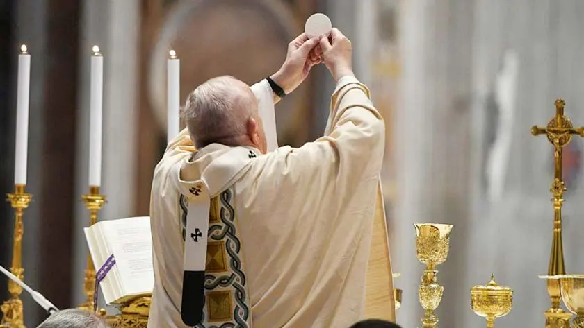 La Consagración en la Misa Católica: El Culmen de la Eucaristía - Qué es la consagración en la misa consagracion misa catolica - Qué es la consagración en la misa
