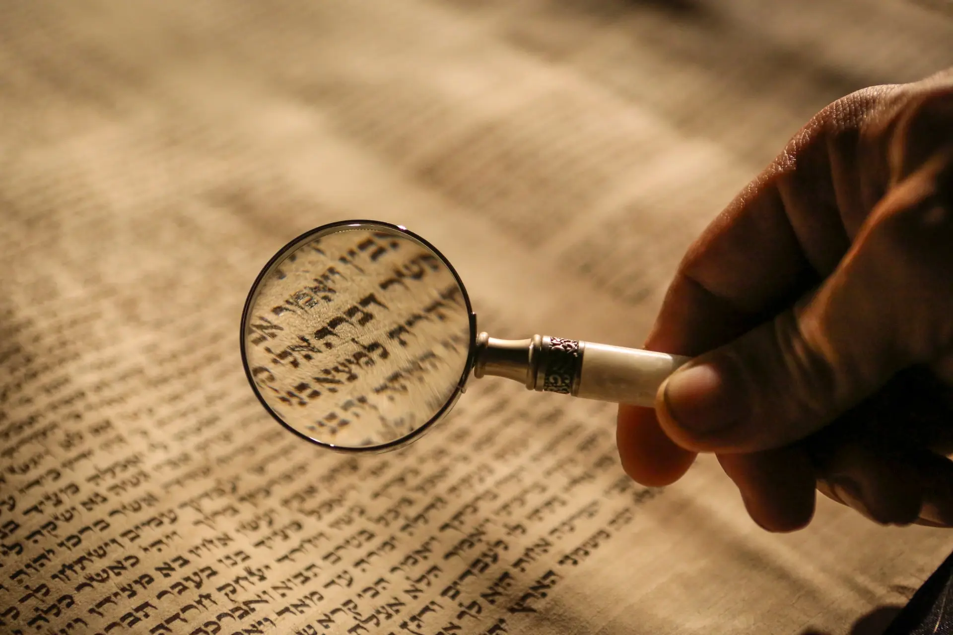 La Crítica Histórica de la Biblia: Desentrañando el Mundo Detrás del Texto - Qué es la crítica textual de la Biblia critica historica de la biblia - Qué es la crítica textual de la Biblia