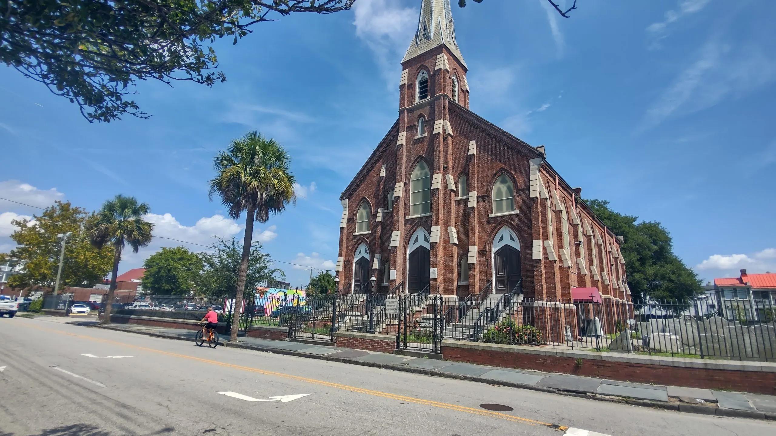 Charleston: Un viaje a través del tiempo, la música y la moda - Qué es la moda Charleston iglesia charleston - Qué es la moda Charleston