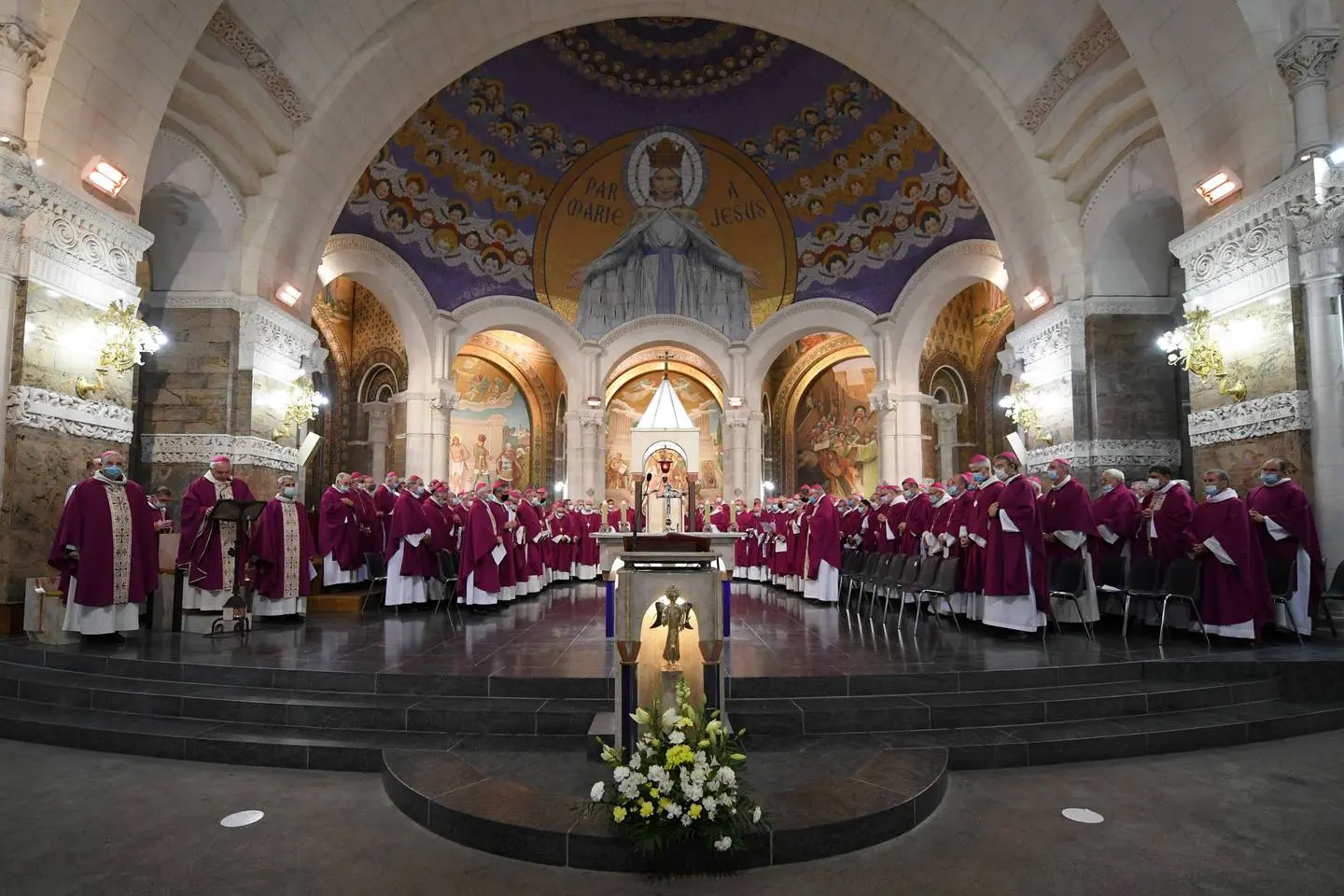 Iglesia Institucional: Una mirada al poder y la estructura de la religión organizada - Qué es la religión institucional iglesia institucional - Qué es la religión institucional