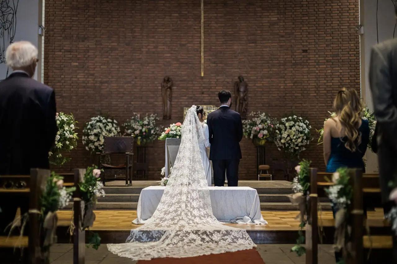 El Padrino de Biblia en una Boda Cristiana: Un Rol de Amor y Sabiduría - Qué hace un padrino de Biblia padrino de biblia en boda cristiana - Qué hace un padrino de Biblia