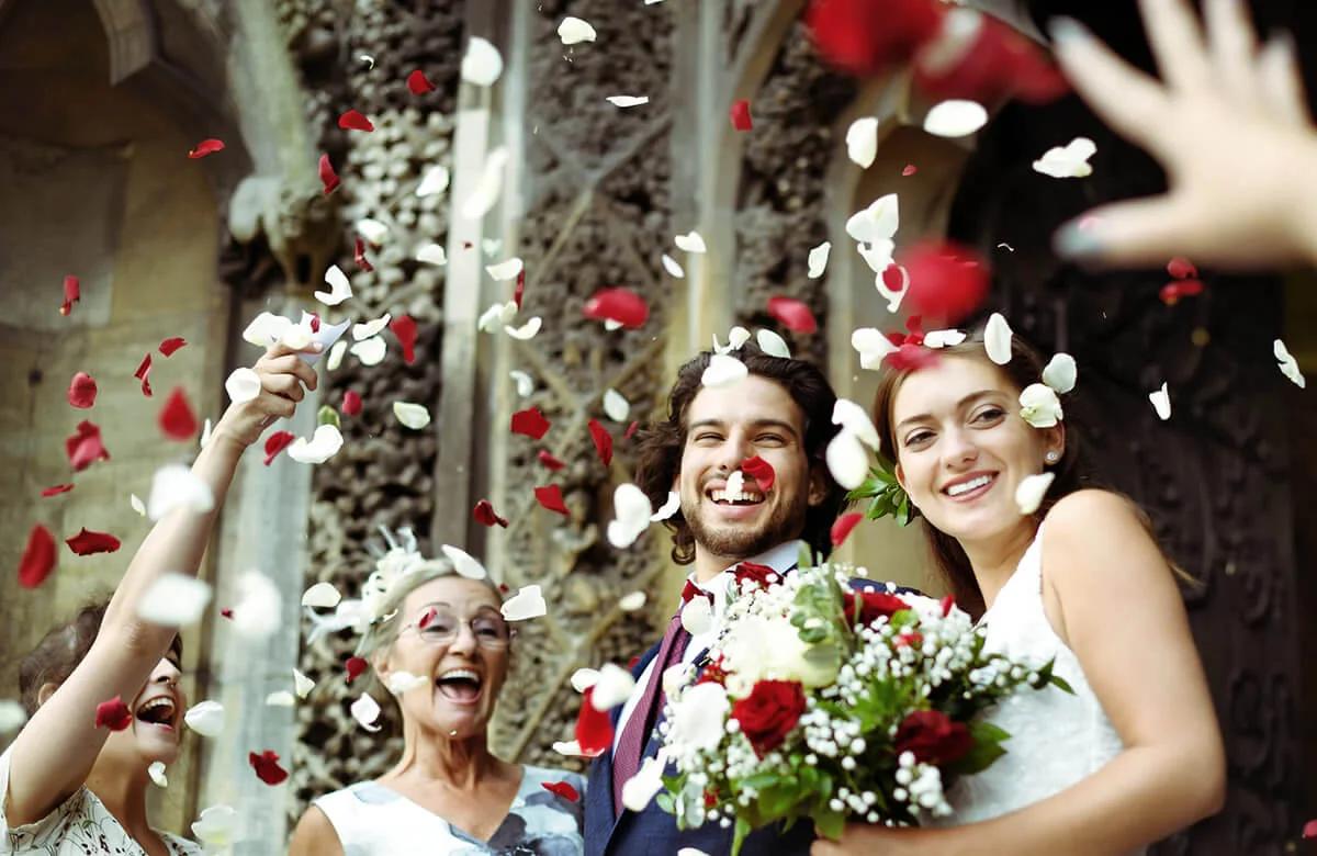 La Salida de la Novia de la Iglesia: Un Momento Especial en la Ceremonia - Qué hacer en la salida de los novios salida de la novia de la iglesia - Qué hacer en la salida de los novios