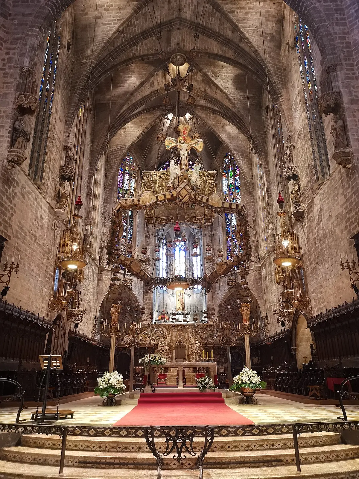 La Catedral de Mallorca: Un Tesoro de Historia, Arte y Espiritualidad - Qué hizo Gaudí en la Catedral de Palma de Mallorca mallorca iglesia - Qué hizo Gaudí en la Catedral de Palma de Mallorca