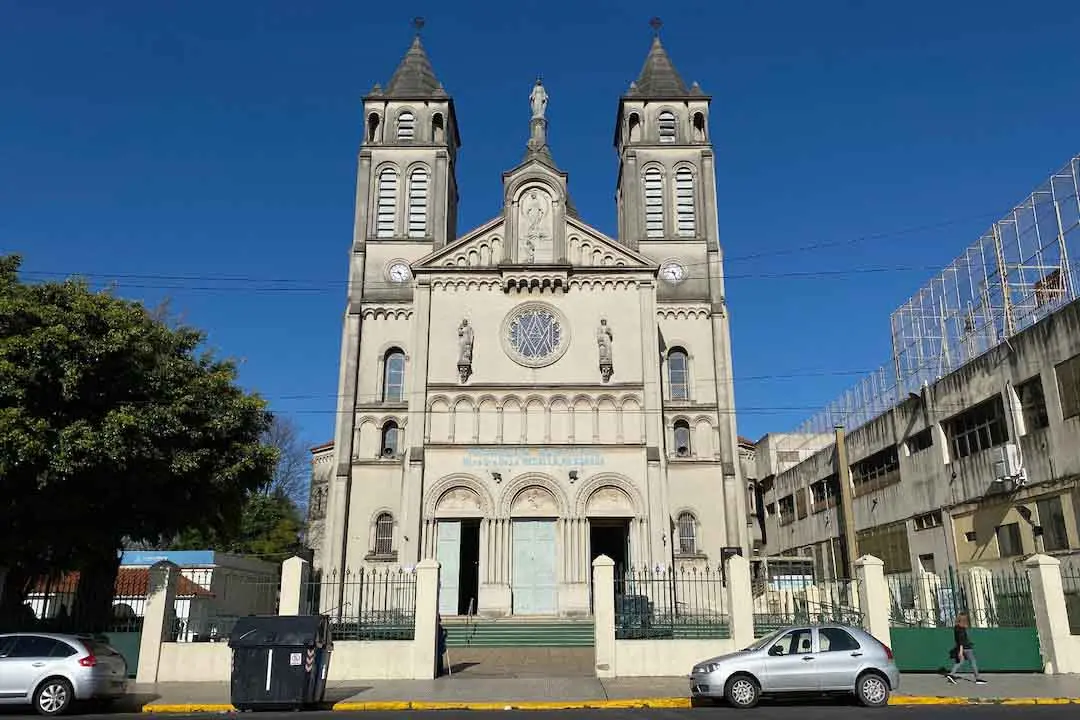 La Iglesia de la Medalla Milagrosa en Parque Chacabuco: Un Icono de Fe y Belleza - Qué iglesia se ve desde la autopista 25 de Mayo iglesia medalla milagrosa parque chacabuco como llegar - Qué iglesia se ve desde la autopista 25 de Mayo