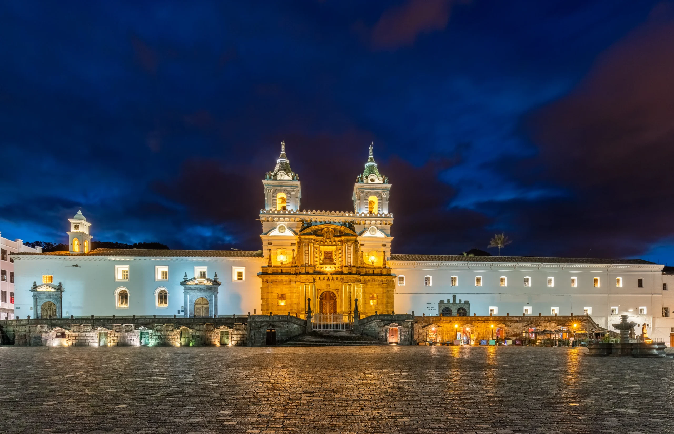 La Iglesia de San Francisco: Un Tesoro Histórico y Artístico en Quito - Qué iglesias visitar en Quito quito iglesia san francisco - Qué iglesias visitar en Quito