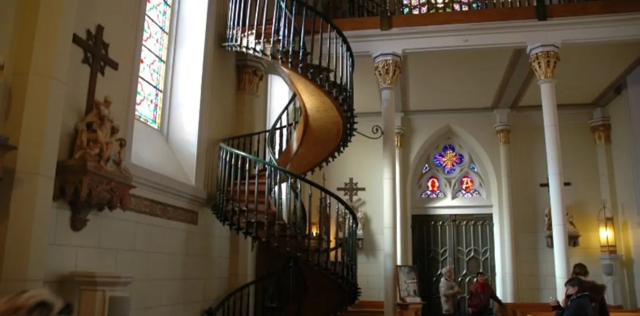 La Escalera de la Iglesia de Loreto: Un Misterio que Trasciende el Tiempo - Qué madera se usó en la escalera de San José la escalera de la iglesia de loreto - Qué madera se usó en la escalera de San José