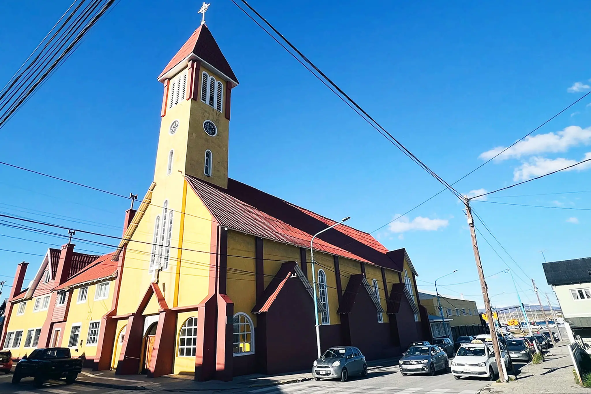 La Iglesia Parroquial de Ushuaia: Un Faro de Fe en el Fin del Mundo - Qué motivo atrajo a los primeros habitantes de Ushuaia iglesia parroquial de ushuaia - Qué motivo atrajo a los primeros habitantes de Ushuaia
